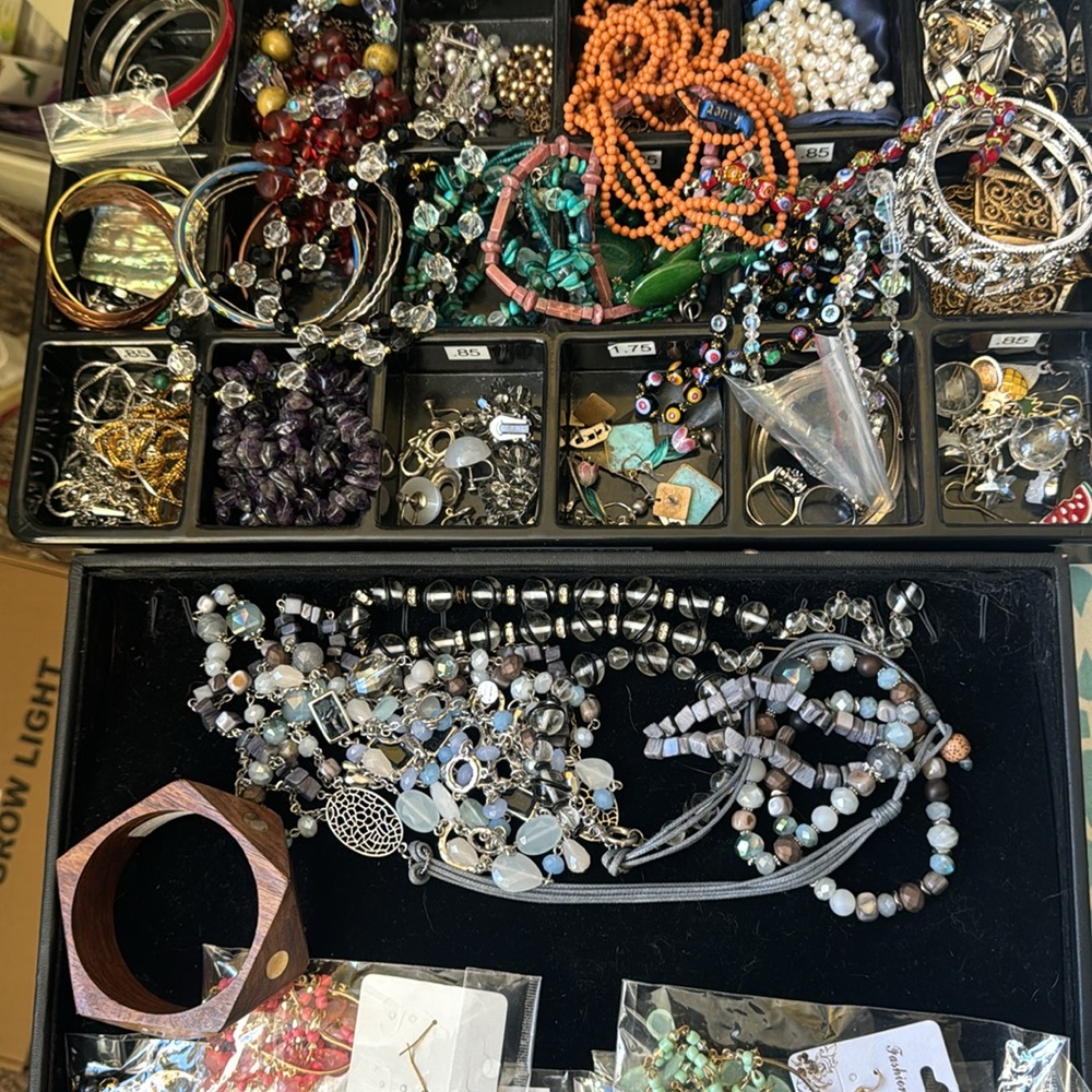 LIKE!!! POP UP SALE! UNLISTED! VINTAGE